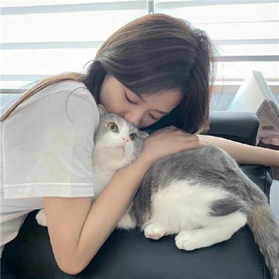 属于她们的片刻